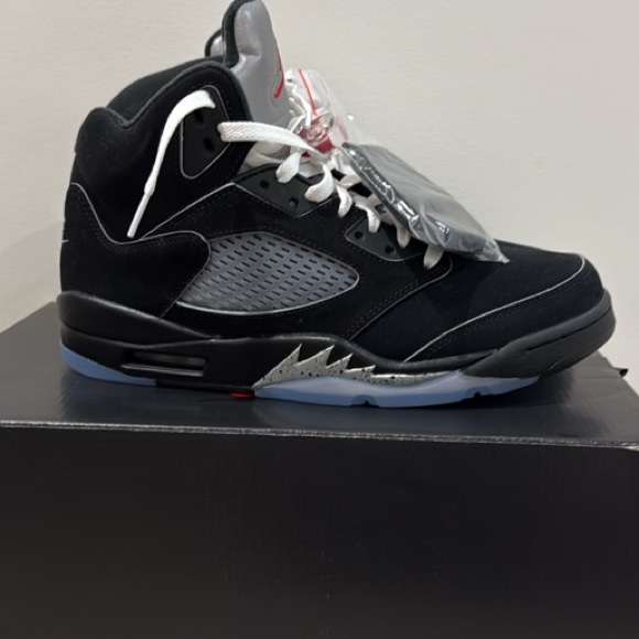 Nike Jordan 5 "Reimagined Black/White-Metallic silver-Fire Red" - Picture 5 of 5